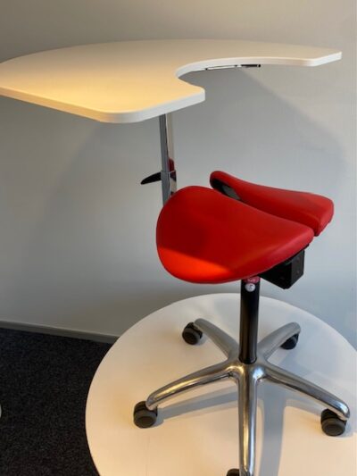 Salli Twin + Elbow table